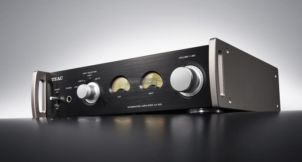 TEAC AX-501 integrált sztereó erősítő teszt Ritkán látunk D osztályú erősítőt XLR bemenettel. De nem csak ettől különc a TEAC AX- 501.