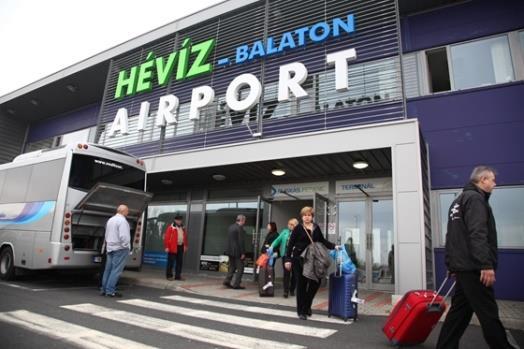 Fejlesztések a légi közlekedés területén Magyarországi repülőtereink helyzetének áttekintése Modern Városok Program keretében vidéki repülőterek pozícionálása Elsőként lesz Magyarországon közös