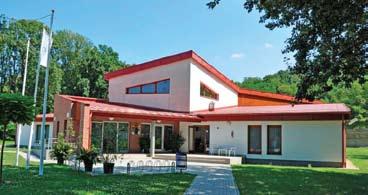 i prilazni križni put, Park Zichy, vinski podrumi na brdu Mohácsi, šuma od 256 ha pogodna za izlete, turističko naselje Kék-Tó (Plavo - Jezero) 2.