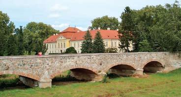 ZALASZENTGRÓT Területe: 81,62 km² Lakosság száma: 6 798 fő (Népszámlálás 201) Közúti megközelíthetőség: A települést érintő, vagy átszelő, főközlekedési utak: a legközelebbi főút a 76. sz. út.