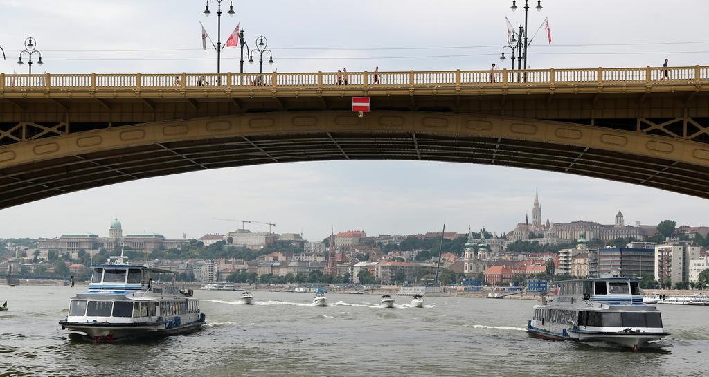 A világ legcsodálatosabb fővárosa Budapest, ráadásul a világbajnokság helyszínei közül hármat is el lehet érni a Dunán keresztül, ezt a ziccert nem lehetett kihagyni.