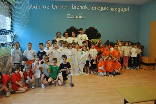 - alkotó légkört, szeretetteljes pedagógiai klímát teremtsek - szolgálatkészen, lojálisan a közös célokért lemondásokkal tudjak küzdeni - cselekedeteimben a szavak és a tettek egysége, megbízhatóság,