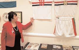 A Puskás Ferenc kiállitáson Bollók Barbara mutatta be gyûjteményét Az 1956-os Szabadságharc és Forradalom Emlékévének az amerikai magyarság körében megrendezett egyik legjelentõsebb záró eseménye