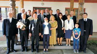 Hungarica-díjas felvidéki elõadómûvész alakította. A 70 perces produkció Mindszenty Józsefnek, Magyarország utolsó hercegprímásának életét, áldozatát, küzdelmeit mutatja be hat képben, zenével.