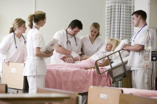 Az ápolói szerepkörök módosulásának várható hatásai az idősellátásra 3 Hosszú távú hatások