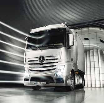 Alacsonyabb lég- és gördülési ellenállás. A kisebb légellenállás érdekében az Actros designját a legapróbb részletekig optimalizáltuk. Különösen jól látható ez a StreamSpace vezetőfülkénél.