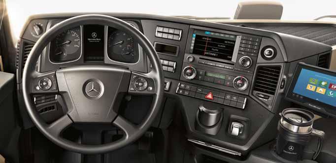 Motor start-stop gomb. A motor indításához és leállításához egy ujj elegendő: egyszerűen nyomja meg a motor start-stop gombot kész. Az Actros, mint munkahely.
