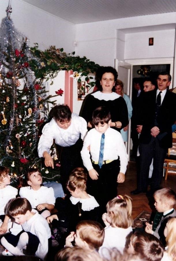 16 A fénykép készítésének éve: Kulcsfigurák: Első karácsony a Református Óvodában Miskolc, Diósgyőr 1995.