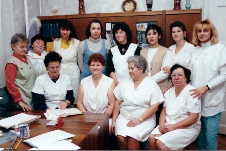 17 A fénykép készítésének éve: Kulcsfigura: Munkatársaimmal Miskolc, Diósgyőr 1990-es évek Ezen a képen a munkatársaimmal vagyok, még szintén a régi óvodában.