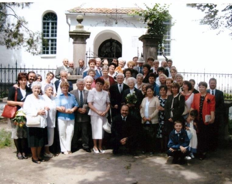 24 Az uzoniak látogatása Miskolc, Diósgyőr A fénykép készítésének éve: 2005 Kulcsfigura: Péter András és felesége (bal szélen), Szabó József és felesége (középen) Ez egy csodálatos alkalom volt: bal