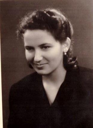 3 Interjúalany neve: A fénykép készítésének éve: A képen: Édesanyám diplomaképe Szabadka 1940-es évek Réthy Zsuzsanna Édesanyám Szabadkán végzett az Óvó- és Tanítóképző Intézetben.