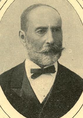 a nagy díszoklevelet érdemelte ki, s nem sokkal utána az iparfejlesztés terén kifejtett tevékenysége és érdemei elismeréséül a Ferenc József rend lovagkeresztjével is kitüntették.