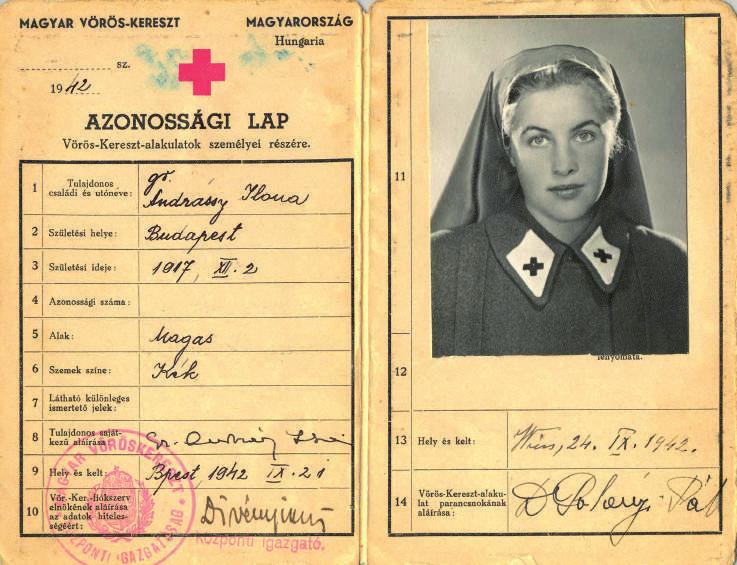 2. kép Ilona grófnő vöröskeresztes igazolványa, 1942 További meglepetés volt egy notesz, amelyről a kolléganők az interjúk során már tettek említést.