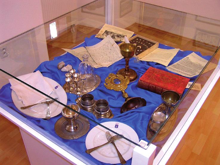 5. kép Részlet a Forgách Múzeum kiállításából (Fotó: Miroslav Eliáš) keresztül, az utolsó grófi család használati tárgyaiig sok minden megtalálható. (5.