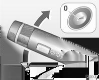 104 Világítás Három villogáshoz, pl. sávváltáskor, nyomja a kart az ellenállási pontig, majd engedje el. A kart az ellenállási pontig tolva, majd ott tartva az irányjelzők hosszabban villognak.