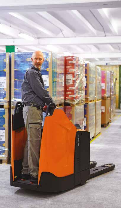 KEZELŐÁLLÁSSAL SZERELT TARGONCÁK 13 TOYOTA BT LEVIO P SOROZAT A BT Levio P sorozatú targoncák kis méretük ellenére akár 2500 kg terheléssel is elbírnak.