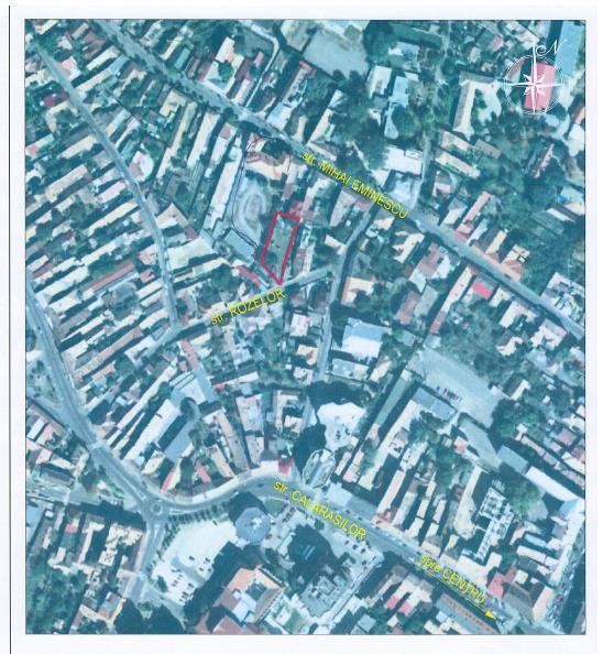 HATÁROK: TULAJDON HATÁR * Olvashatatlan aláirás és bélyegző Romániai Épitész Kamara 529 Angela KOVÁCS A jelen metszet a S.C. ARHITECTON S.R.L. szellemi tulajdonjoga.