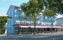 HOTEL EDERA** Fekvése: a hotel Jesolo nyugati részén, a Piazza Marina közelében, a strandtól 150 m-re fekszik.