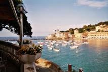 Ligúria A Ligúr tengerpartot elsősorban a változatos természeti környezet, a szép strandszakaszok és a festõi hegyvidék teszi vonzóvá a turisták számára.