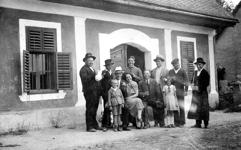 , melybôl a községé: 164 kh. Szántó: 7101, rét: 281, legelô: 298, erdô: 78, szôlô: 765, kert: 67, terméketlen: 370. Községi elöljáróság.