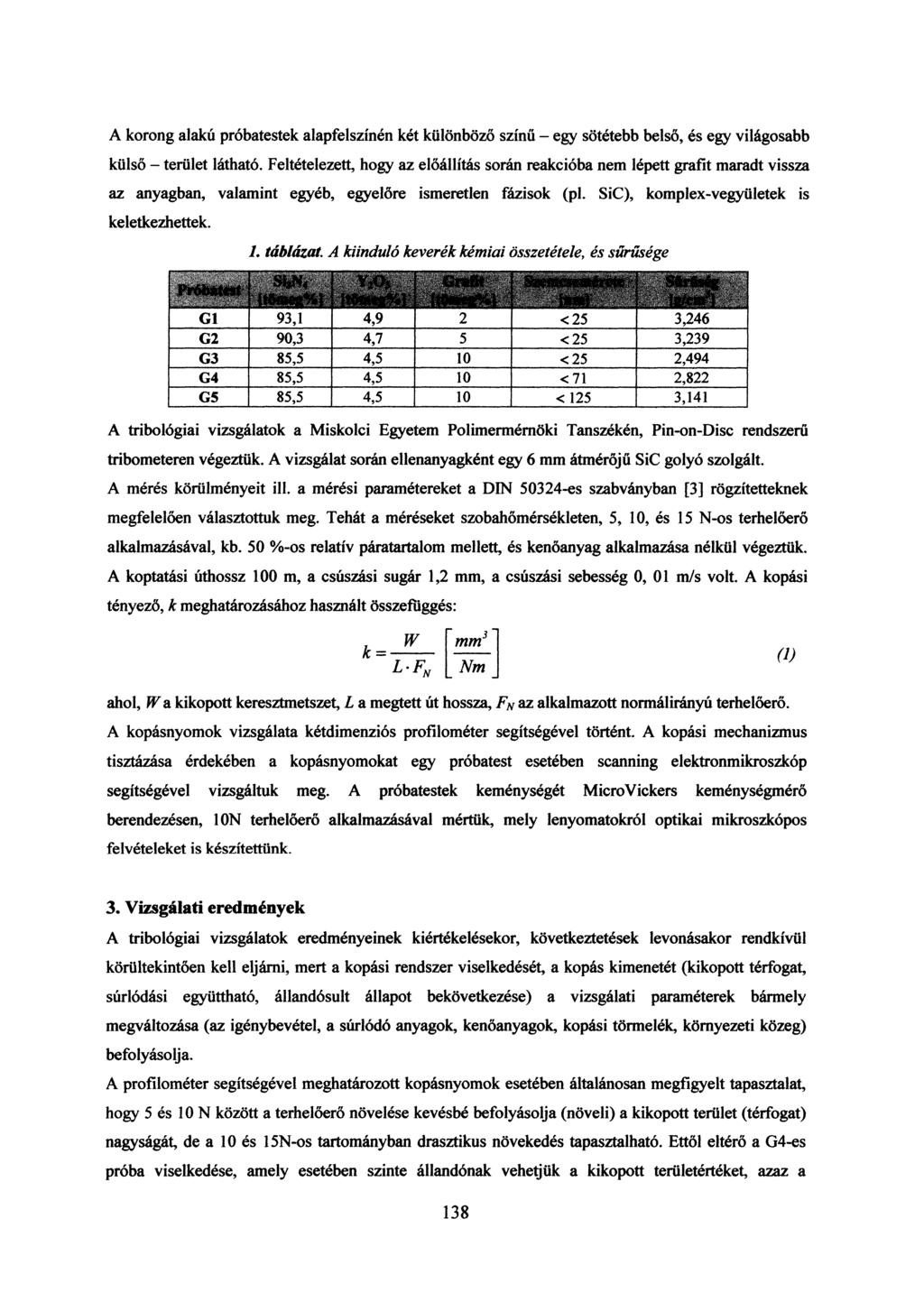 A korong alakú próbatestek alapfelszínén két különböző színű - egy sötétebb belső, és egy világosabb külső - terület látható.