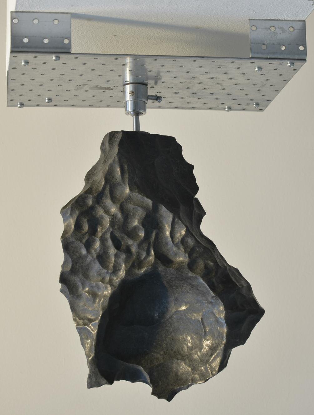 Vasmeteorit andezit, gömbcsuklós fém