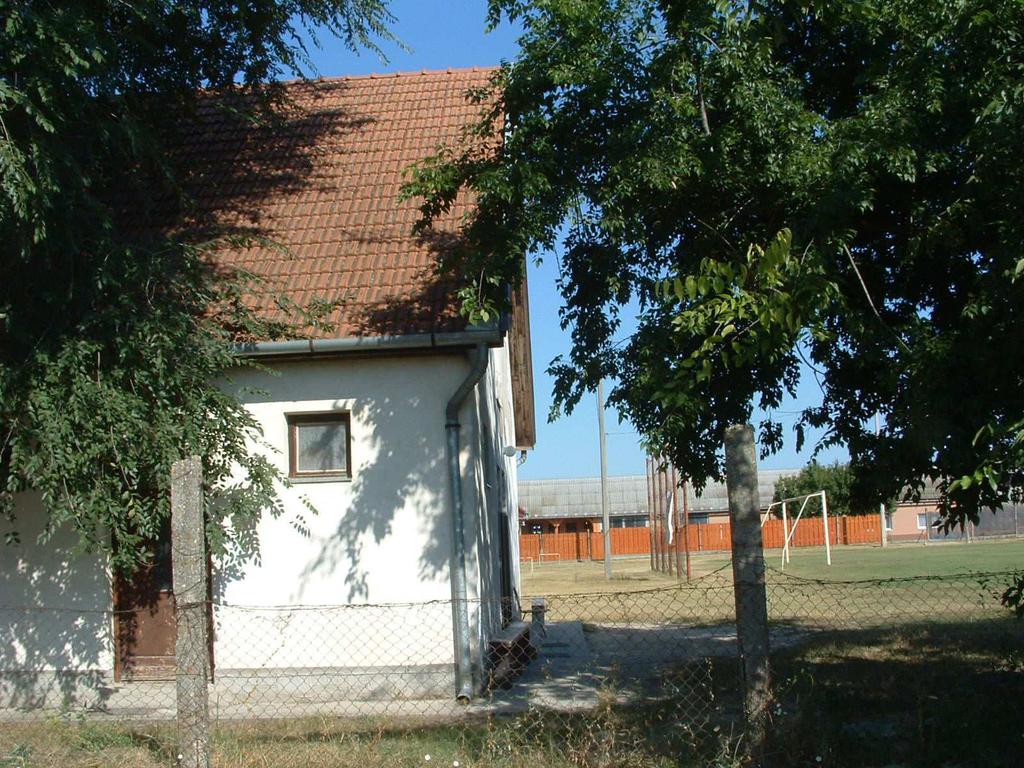 sorolt.