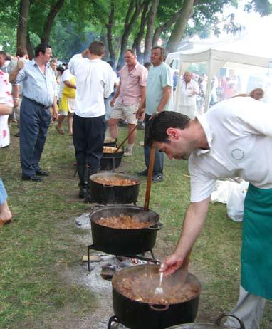 The event is complemented by handicraft displays and fairs and a street ball lasting until the early hours. Polgármesteri Hivatal 5300 Karcag, Kossuth tér 1. Tel.