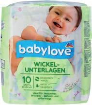 Mi imádjuk a babylove úszópelenkát, mert egyszerű belebújtatni a gyereket, és száradás után