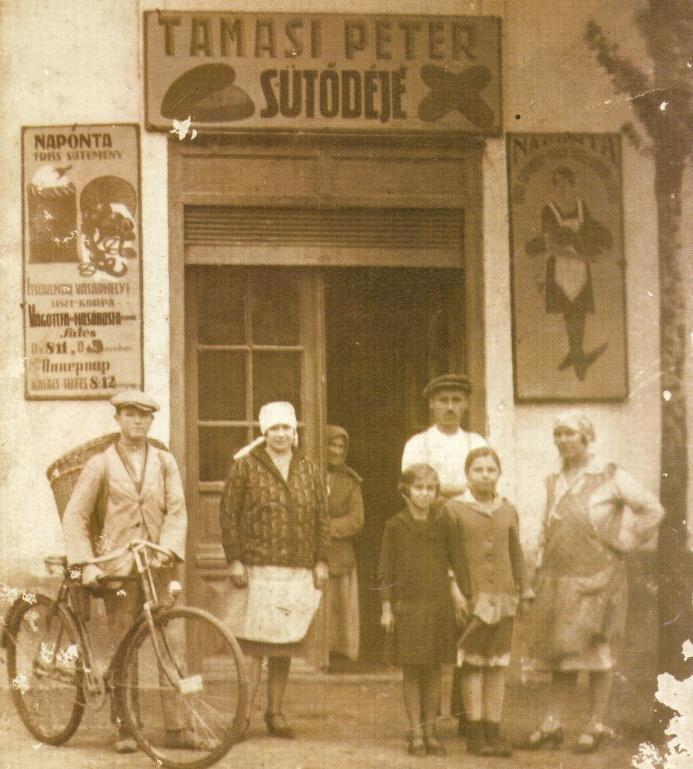 Nincs a visszaemlékezésekben sok szó az indulás forrásairól, a bérlet, berendezések költségeinek kezdeti problémáiról.