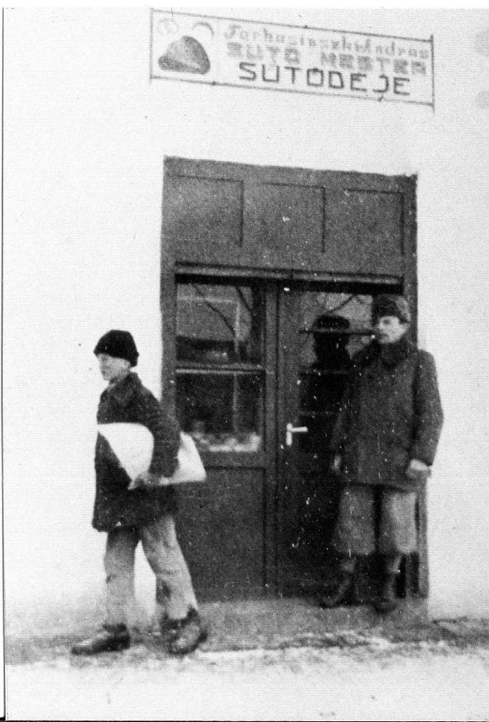 Az ősrégi ismeretség dacára, a család történetéről csak annyit tudtam, hogy a sütőszakma szeretete és ismerete hazulról hozott szerzemény, ezért megkértem, hogy egy beszélgetés ürügyén, ossza meg