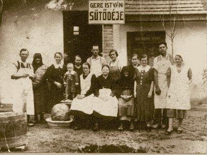 Gere István sütödéje (1936-1940) A lovas kocsi a háború áldozata lett, aknatalálat érte, a kocsis csak azért menekült meg, mert időben leugrott a kocsiról. Megszületett másik testvérem 1948-ban.