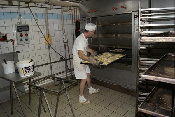 Az elméleti tudás biztos alapokat adott, már nem lehetett megvezetni és segített normálisan gondolkodó jó szakembereket megtalálni.