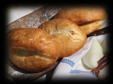 Bélzete egyenletesen aprólyukacsú, édeskés ízű, tejes aromájú. Kenyérlángos: Kemencelángos (Alföldön), langali, langalló, langlo (Nyugat-Dunántúl).