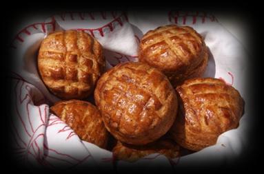sózva, hájtartóba felakasztva, füstölve, az Alföldön füstöletlenül tárolta. A lekvár megjelenésére 1795-től van írásos adat.