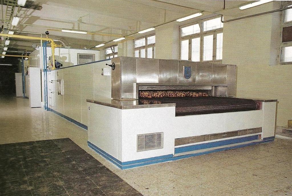 Alagútkemence (Szarvas) Cseh J-4 alagútkemence Az alagútkemencék folytonos üzemű, Egy vagy két sütőterű cikloterm fűtésű sütőkemencék, ahol a