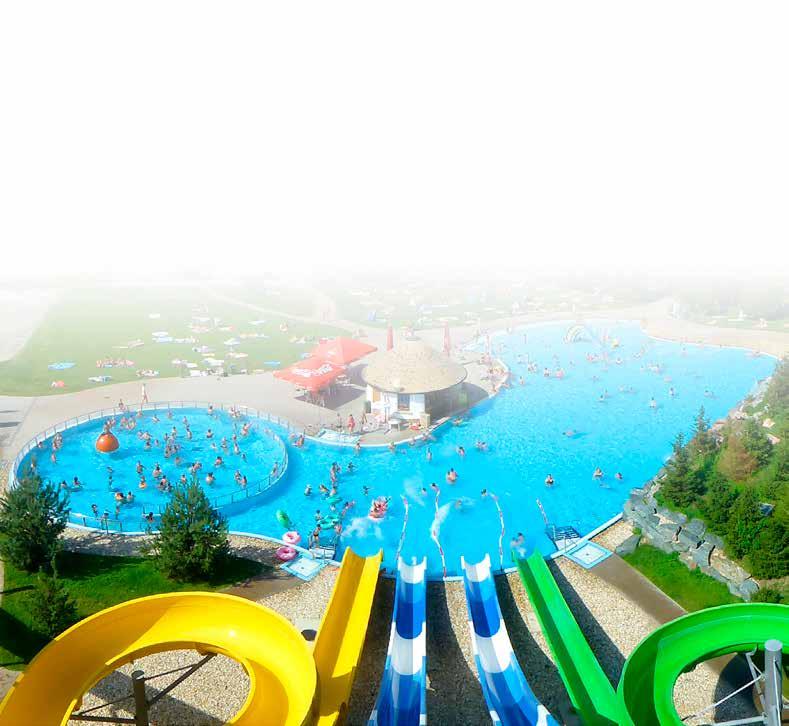 Lipóti termál- és Élményfürdõ & Camping**** A nyugodt, csodálatos természeti környezetben található komplexum kettő gyógyvizes medencével, úszómedencével, gyermekpancsolókkal, sodrófolyosóval,