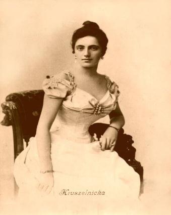 1895-től az amerikai és európai színpadok kedvelt csillaga. Többször énekelt együtt Enrico Carusoval, Titta Ruffoval, Fedor Saljapinnal. Maria Zanykovecka (Adaszovszka) (1854 1934) színésznő.