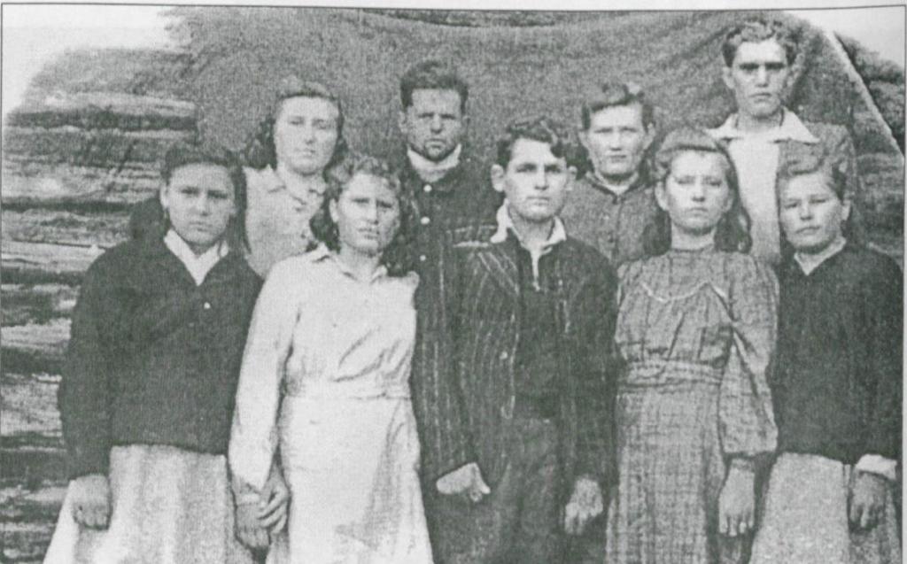 Pfiszter Mária lányával, Máriszjával 261.