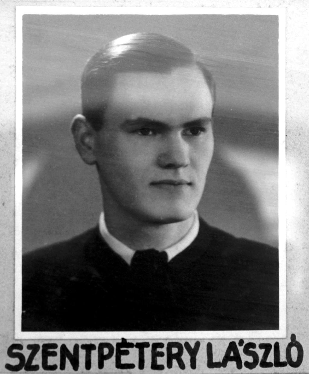 Erdélyi magyar civilek szovjet fogságban... 16. kép Szentpétery László végzős diákként a Kollégium 1943-as tablóján 17.