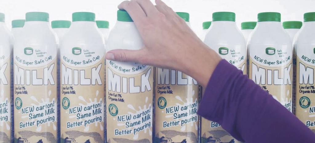 WoldStar díjas aszeptikus kartonpalack Fotó: Tetra Pak 2016 májusában Budapesten vehette át a WorldStar díjat a Tetra Pak első, hűtést nem igénylő tejekhez készült aszeptikus kartonpalackjáért, a