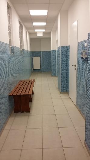 NEDVES-CSÚSZÓS JÁRÓFELÜLETEK KÉMIAI CSÚSZÁSMENTESÍTŐ RENDSZER Az antislip rendszerünk a megoldás a csúszós, nedves járófelületek problémájára.