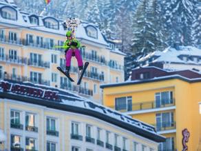 Dachstein Adventure Kezdésként egy fotózás a gleccseren a reggeli órákban ezt sem sokan mondhatják el magukról. Az első adrenalinlöket legkésőbb a függőhídon vagy a semmibe vezető lépcsőn garantált.