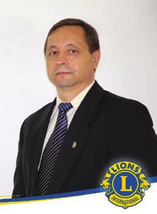 Szolgálni hittel szeretetben DR. CHRABÁK LÁSZLÓ II. ALKORMÁNYZÓ Én és a Családom 1965-ben születtem. Egy Tisza menti kis településen Tiszanagyfaluban nőttem fel.