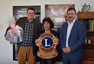 Lions Clubok Magyarországi Szövetsége Széchenyi Lions Club SZÉCHENYI LIONS CLUB Az elmúlt év sokrétű vállalásairól, eredményeiről. Mindig tud adni, akinek a szíve szeretettel van tele.