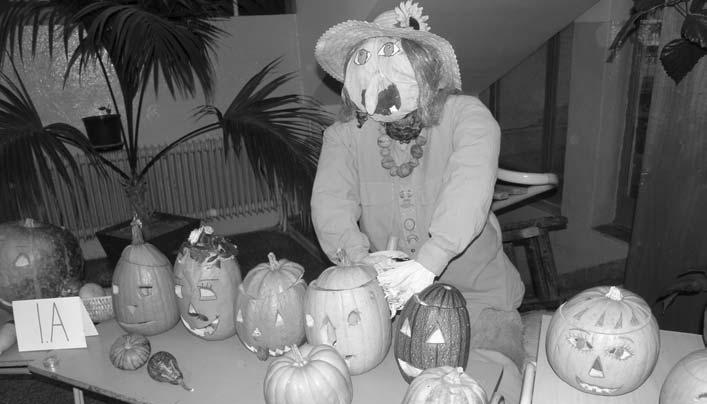 Felsõ tagozatos diákjaink idén elsõ alkalommal a szellemûzõ Halloween-party keretén belül szórakoztak.