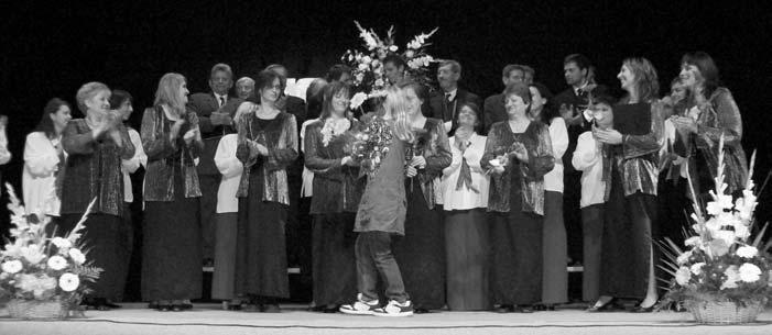 4 KOLÁROVSKÝ HLÁSNIK NOVEMBER 2008 Ženský komorný spevokol Úsmev pri MsKS v Kolárove oslavoval 10. výroèie svojho vzniku Pri príležitosti 10.