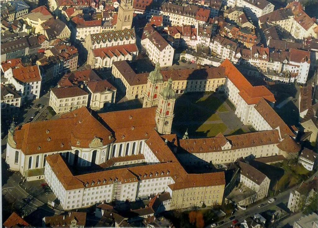 GÉZA FEJEDELEM ÉS KORA A kereszténység és a pogány hagyomány határán A Sankt Gallen-i kolostor.