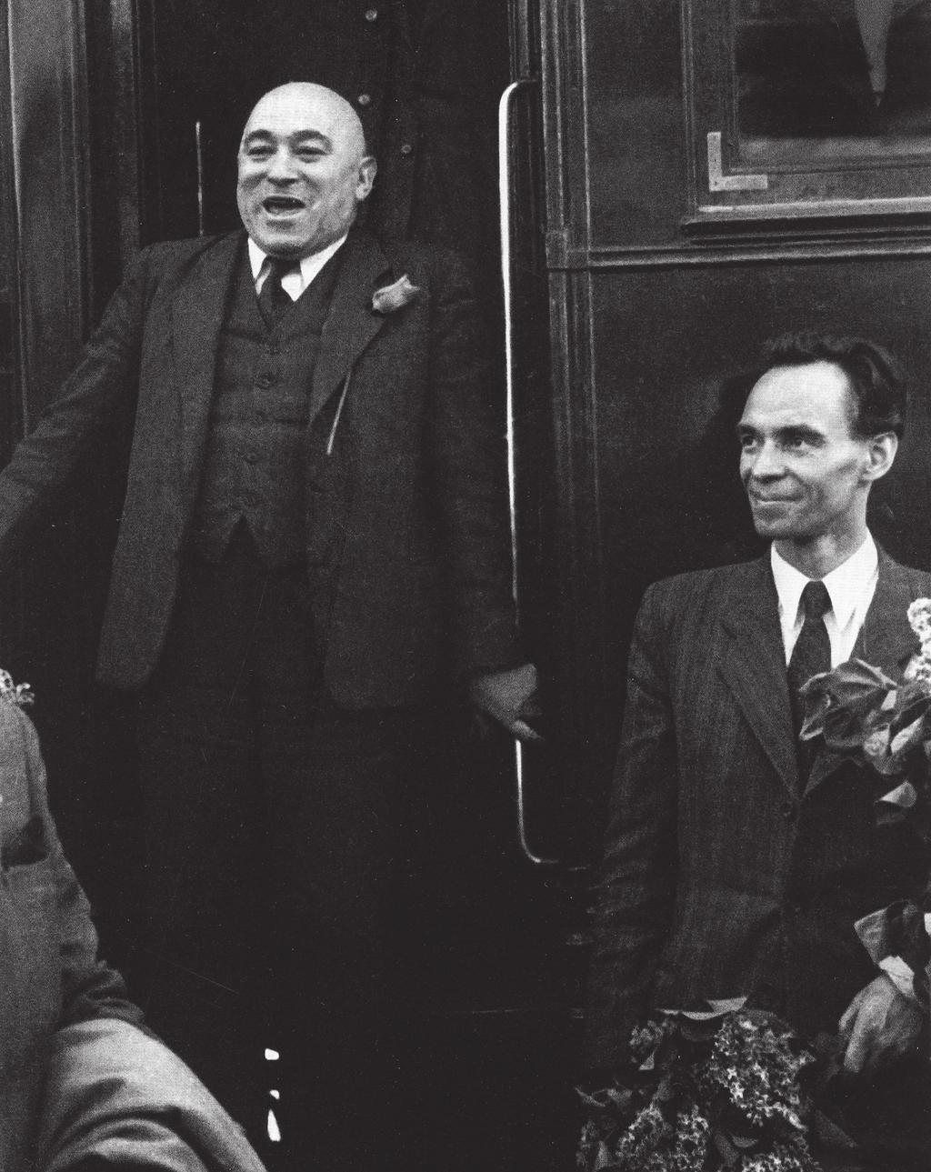 2007/XIX. 5 8. M ER N IDIO A LE Népünk vezére és tanítója Rákosi Mátyás 1892. március 9-én született Adán, egy 12 gyermekes zsidó család gyermekekeként. 1910-ben lép be az MSZDP-be.