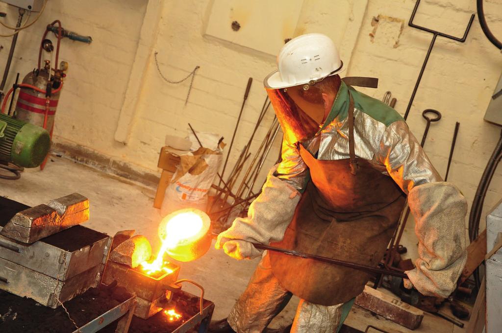 Specializációk: fémtechnológia (metallurgiai és felülettechnikai) (duális és hagyományos), hőkezelés és képlékenyalakítás (duális és hagyományos), járműipari öntészeti és öntészeti (duális és